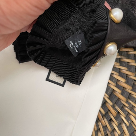 Gucci black leather gloves with pearls size 7.5 new - Picture 12 of 12